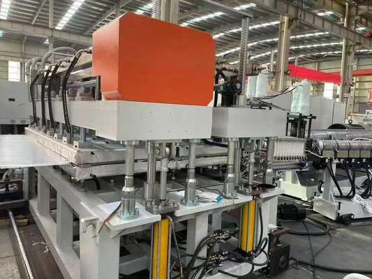 खरीदें 4-40 मिमी मोटाई पॉली कार्बोनेट शीट एक्सट्रूज़न के लिए पीसी हॉलो बोर्ड बनाने की मशीन, 1300-2100 मिमी चौड़ाई और सिंगल या ट्विन स्क्रू डिज़ाइन के साथ online manufacture