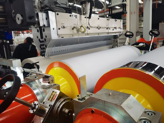 खरीदें 1000-2000 मिमी चौड़ाई के लिए कपड़े और सिंगल स्क्रू एक्सट्रूडर के साथ लेमिनेटेड वॉटरप्रूफिंग फिल्म के साथ टीपीयू कास्ट फिल्म एक्सट्रूज़न लाइन online manufacture