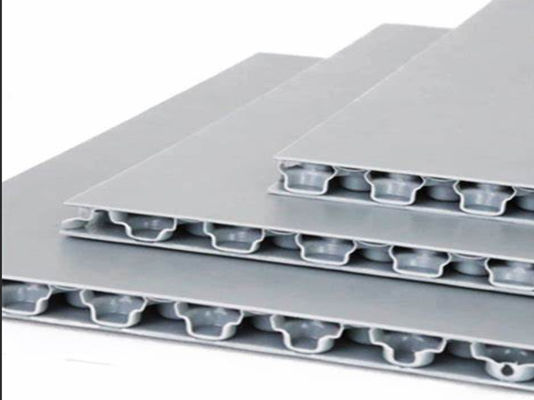 उच्च शक्ति वाले टर्नओवर बॉक्स के लिए उपयोग की जाने वाली मल्टीवॉल/एकल पीपी हनीकॉम्ब प्लेट एक्सट्रूज़न लाइन